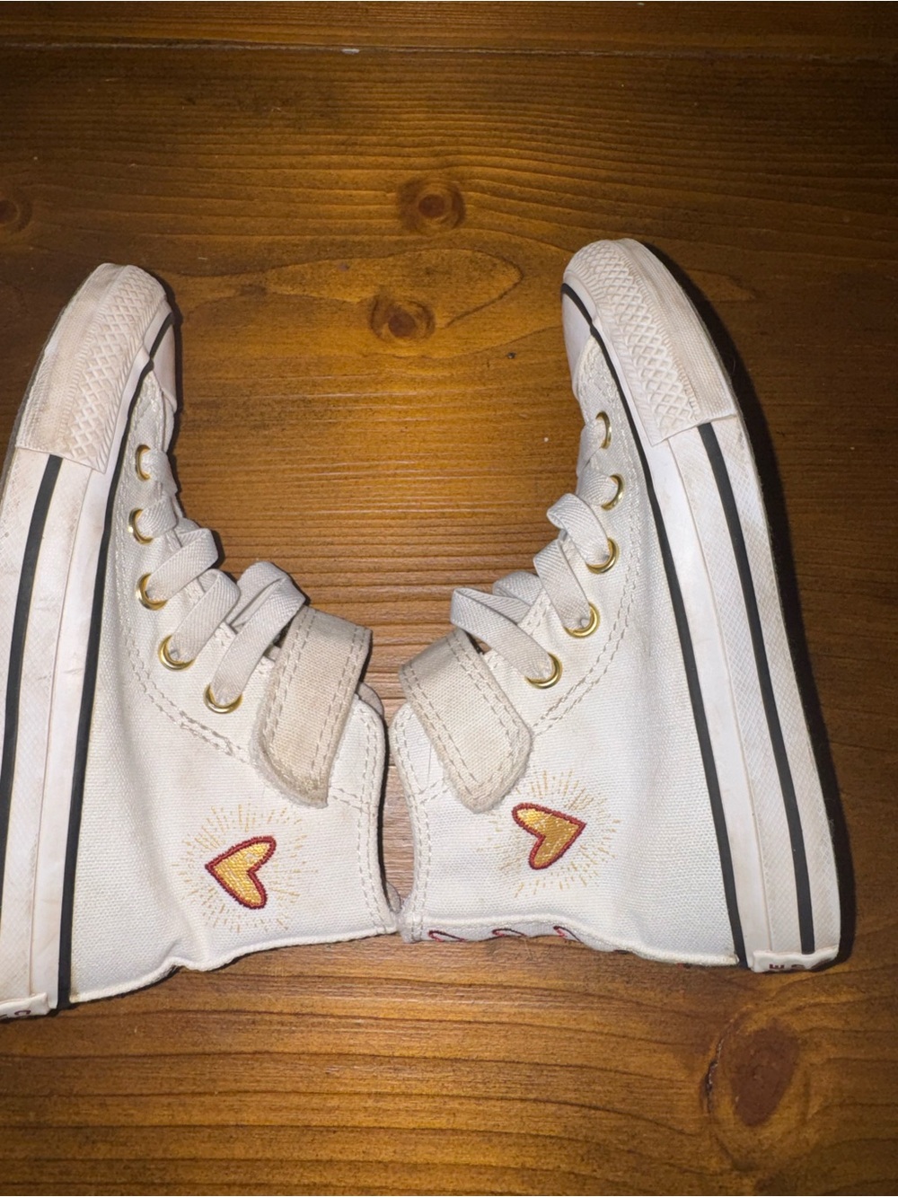 Converse Kids White High-Top Sneakers with Gold Heart Embroidery s. 10.5 toddler